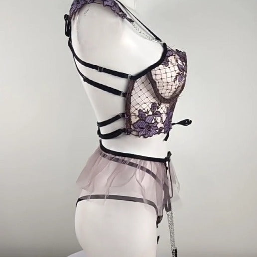 New sexy lingerie for women, a three-piece lingerie set with see-through mesh and embroidery W633